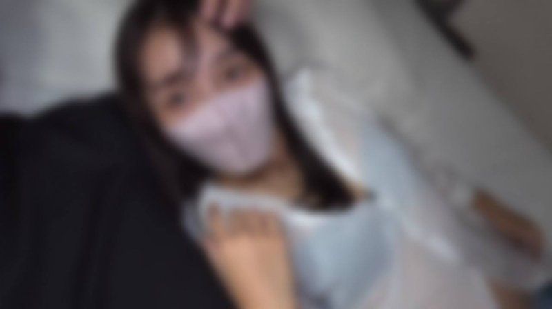 曬痕很色情！【無碼】【中出】曬痕很色情，和男性經驗值少的有男友的美女中出出軌。一邊用按摩棒一邊正常位高潮了。※有特典