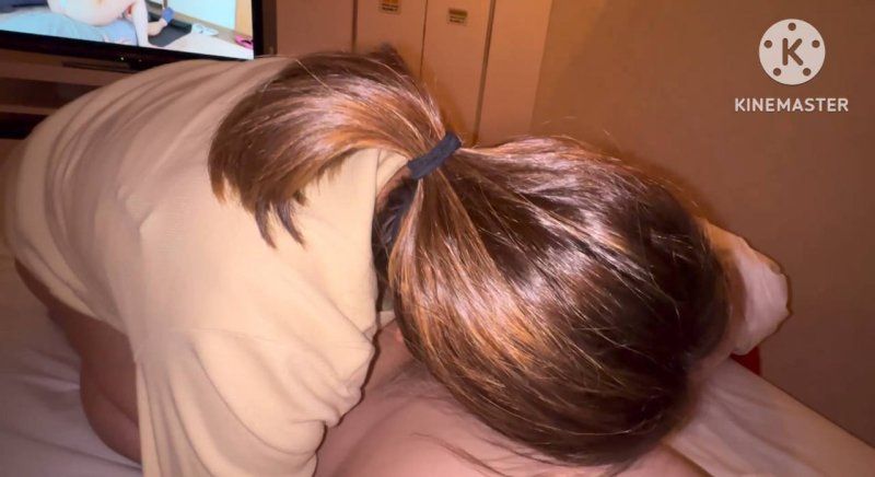 地方スーパーのレジの担当、普通の主婦、旦那さんにも見せたことのない蟹股でいじられます。普通にレジを打っている主婦がこんな格好をしているとは…お客様も知らないですよね。