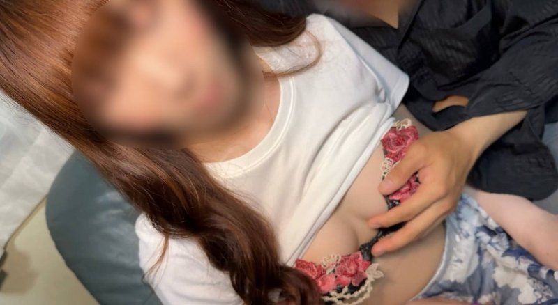 【素人】身材超好又充滿魅力的超色情人妻。在危險的中出自拍中，因為不和丈夫以外的人做而痛苦呻吟。有2條特典