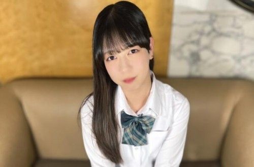 【壓倒性的女主角的「光輝」×金牌級的豪爽潮吹】透明感絕佳18歲光醬用巨根進行人生初中出，並以常識/崩/壞/的程度大量潮吹，一邊呆然一邊悶・絕・痙・攣・高・潮♡