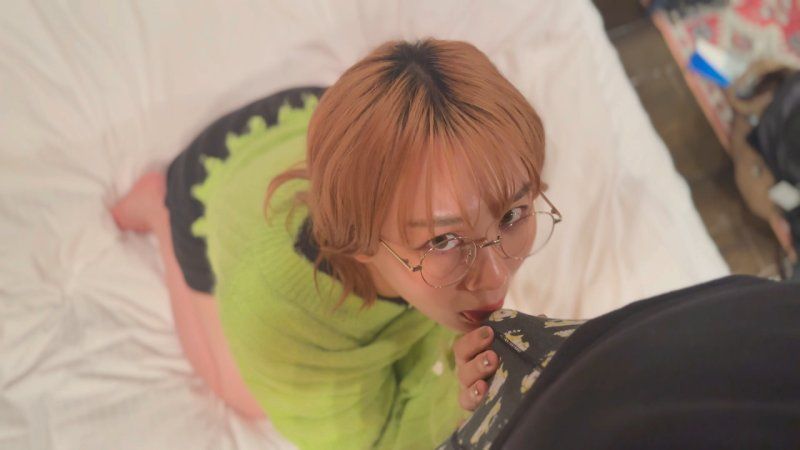 因為太可愛的女大學生以私服和Cosplay裝扮全力為我服務,所以我用內射和口內射精回報了她。