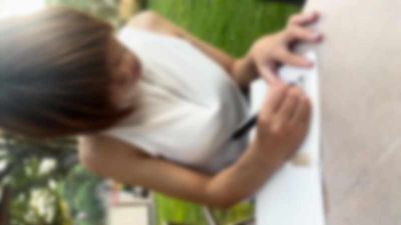 【初・露臉】目標當漫畫家的褐色肌膚18歲處女。連投漫畫家的年輕天才性經驗為零&hellip;。