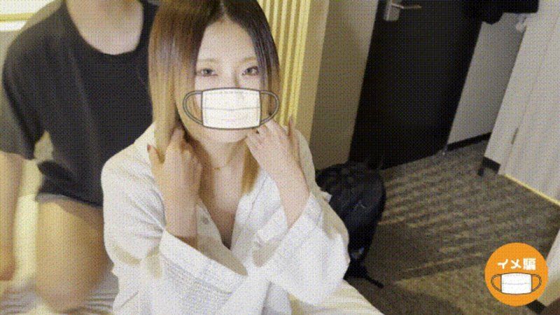 受虐模特的工作結束後，3P顏射性愛作為獎勵