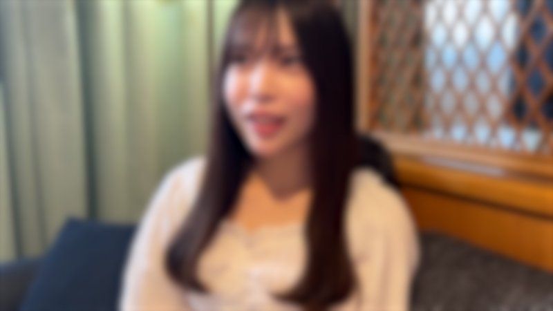 模特兒級超絕美人女大學生。一面害羞一面可愛國頭高潮臉蛋讓人受不了大量中出