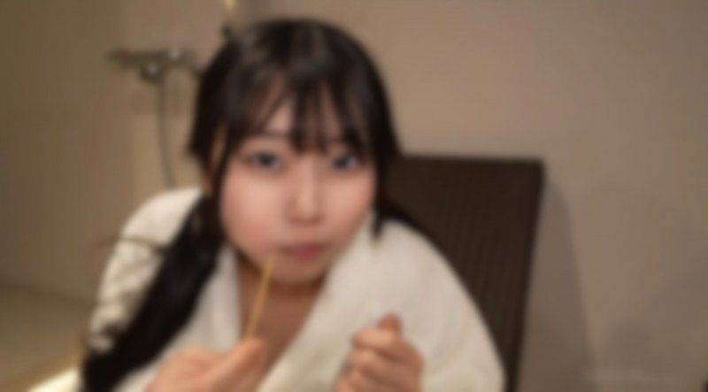 【現役】大屁股/土氣系寫真偶像第2章。華麗舞台背後的真實面孔是大量潮吹的色情妹子。之後，被事務所解雇了…