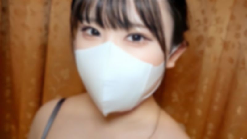 在街頭發現的完全素人美人，帶到旅館讓她穿上過膝襪自拍性愛。