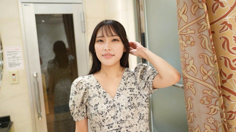 【無修正】カフェ店員ゆづき20歳、会話がいらない接客。スレンダーな体と視線だけで主導される時間