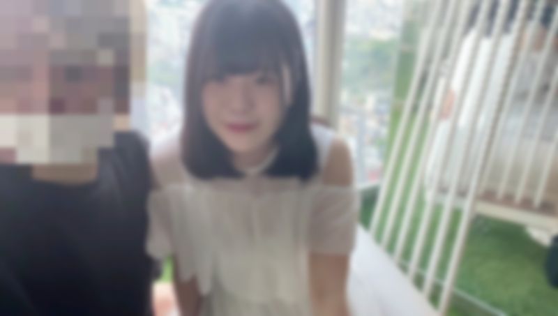 白皙黑髮清楚新社會人第一年。撒嬌女友成為職業婦女慶祝就職恩愛約會！之後濃厚做愛2發大量中出。