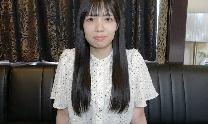 【購買者福利/有評論福利】修長的剃光美女正在拍照。靈敏度太好了，我的乳頭都豎起來了。精子注射完成與原始中出